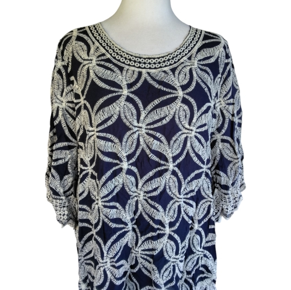 Anthropologie Solitaire Heavily Embroidered Navy Blue Boho Tunic Top Size 1X - Picture 2 of 8